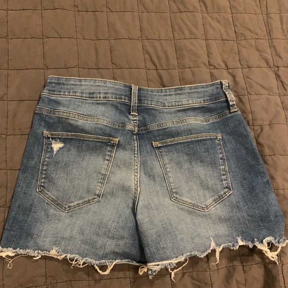 Universal Thread Cut Off Shorts - Picture 2 of 3